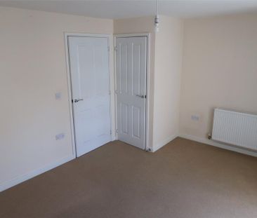 2 bedroom end of terrace house to rent - Photo 6