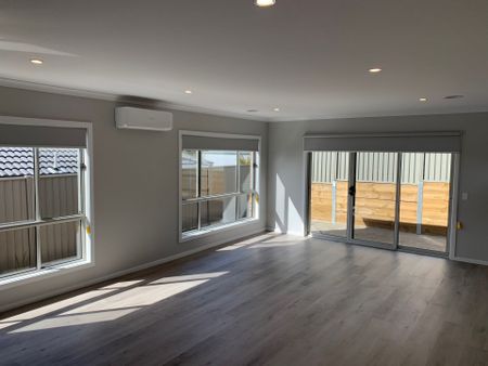 LUXURY TOWNHOUSE, HIGH QUALITY FEATURES!! - Photo 2