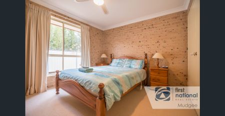 QUALITY CENTRAL FURNISHED VILLA - Photo 4