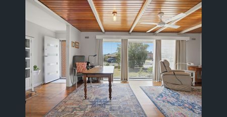 Neat & tidy brick home, 1 block back from the Tamar River. - Photo 2