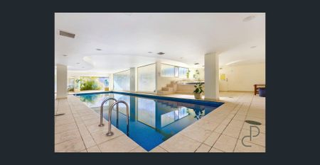 Ultra Convenient two bedroom apartment - Photo 4