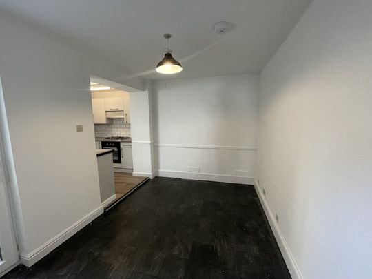 Berkeley Vale, Falmouth - Photo 1