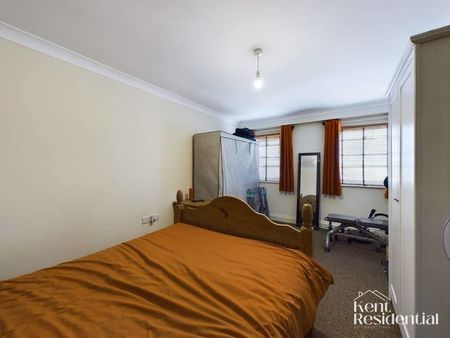 2 bed flat to rent in Union Street, Rochester, ME1 - Photo 4