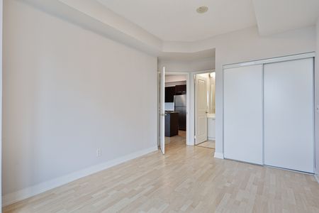 2 Bedrooms + Den - Photo 5