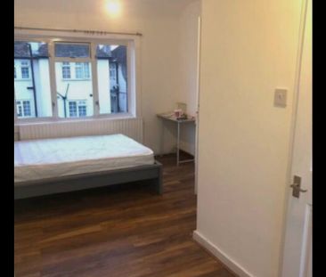 Studio Flat, Norbroke Street, W12 - Photo 4