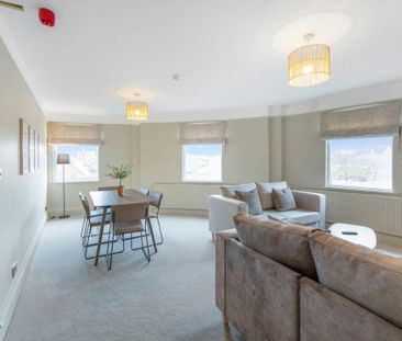 3 bedroom flat to rent - Photo 4