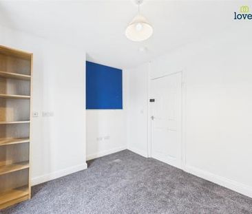 4 bedroom Terraced House To Let - Photo 3