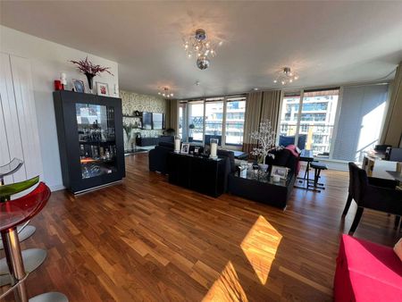 Savills are delighted to offer this fantastic Fully Furnished Two Double Bedroom Apartment WITH PARKING in the heart of Manchester's Spinningfields district. - Photo 2