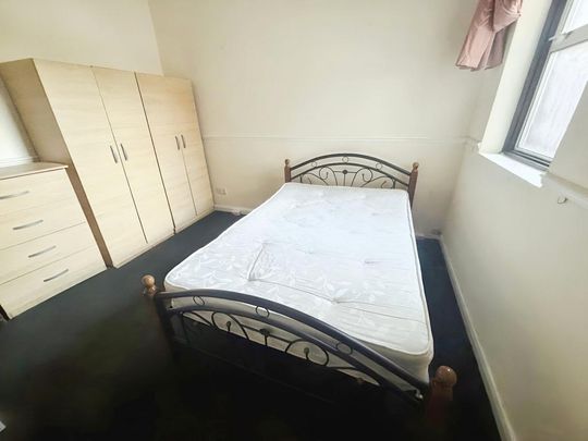1 bedroom in a house share to rent - Photo 1