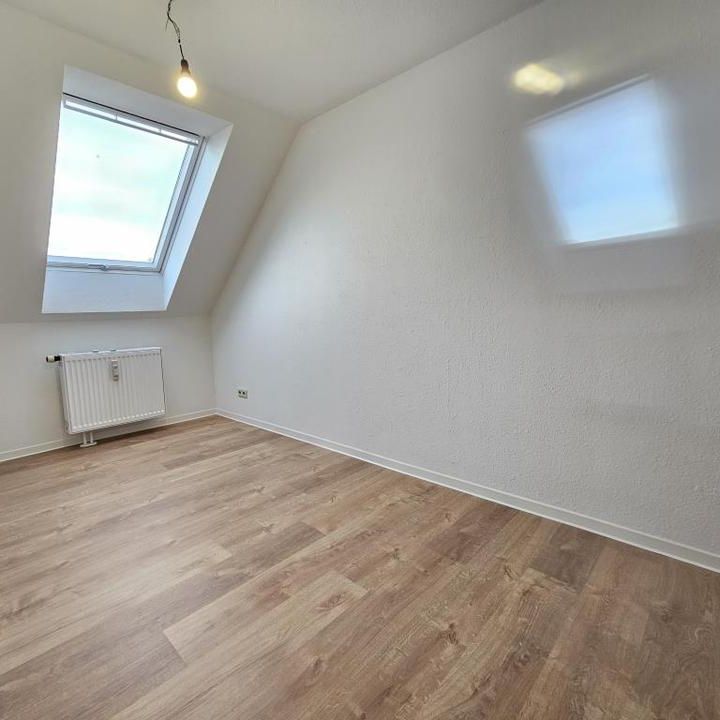 Super schöne 4-Zimmer Wohnung im Grünen mit Balkon komplett renoviert - Photo 1