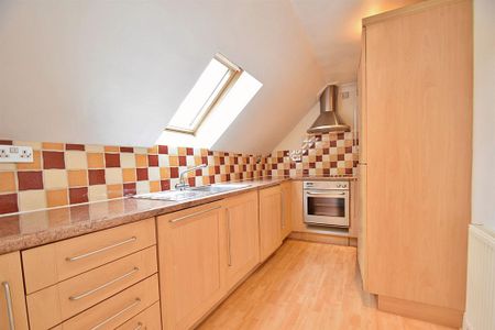 2 bedroom flat to rent - Photo 3