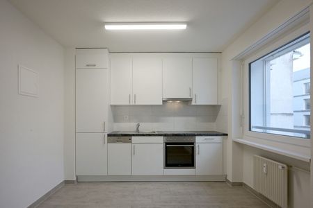 Living in an excellent location - Photo 3