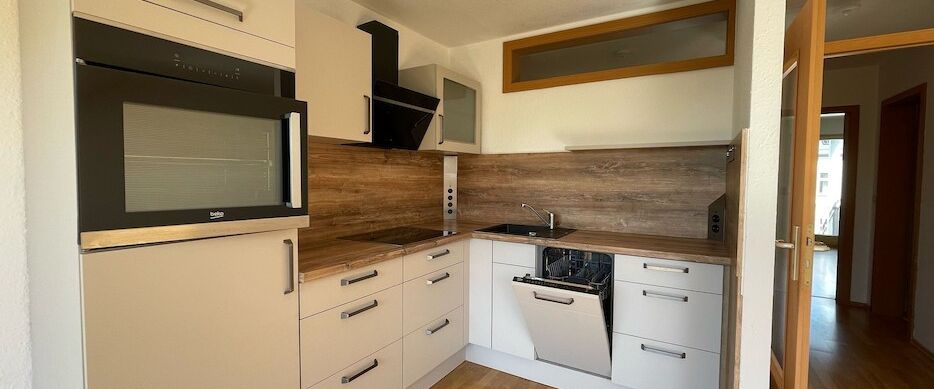 Einbauküche - kleine Familienwohnung im OT Neundorf - zwei Balkone und Pkw Garage - Photo 1