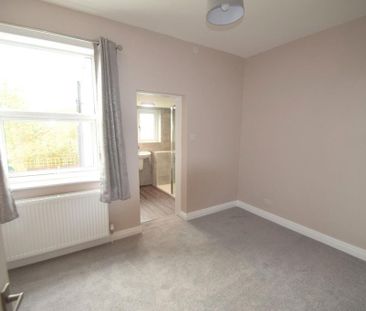 2 bedroom end of terrace house to rent - Photo 4