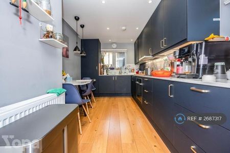 3 bedroom detached house to rent - Photo 2