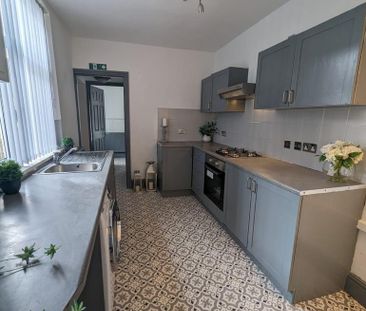 1 bedroom in a house share to rent - Photo 2