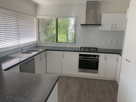 Refreshed Home In Ideal location - Tauranga South - Photo 4