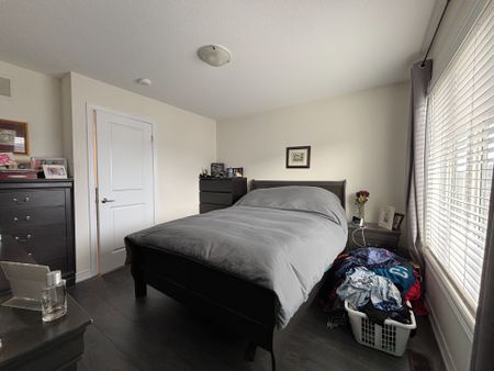 For Lease - 18 Hibiscus Lane, Hamilton, Ontario - Photo 4