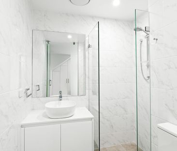 Stylish, self-contained furnished accommodation with multiple commu... - Photo 6