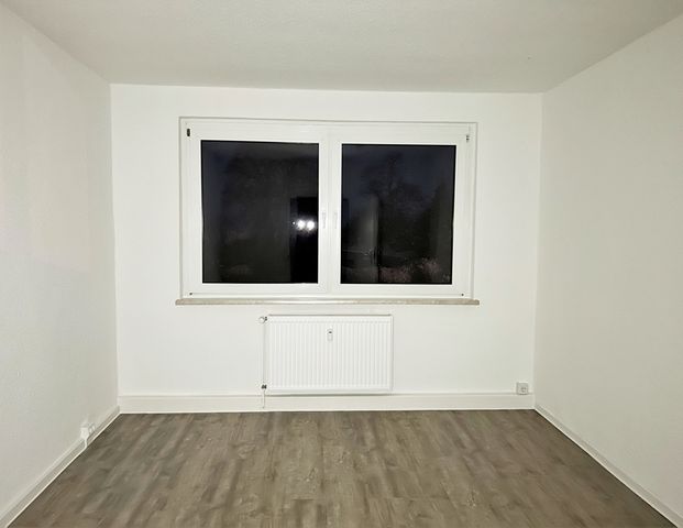 Refurbished family apartment ready for immediate occupancy! - Photo 1