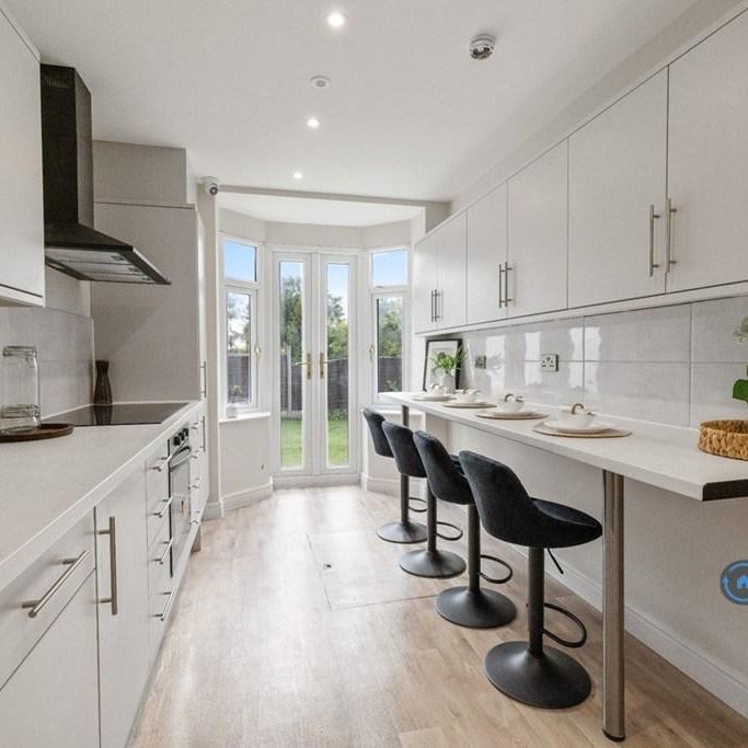 1 bedroom in a house share to rent - Photo 1