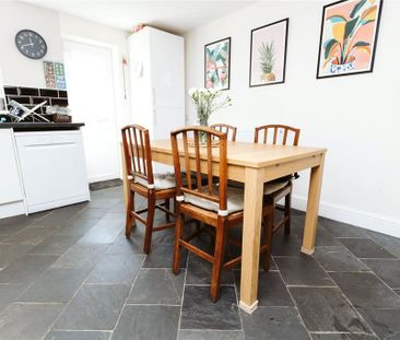 2 bedroom end of terrace house to rent - Photo 2