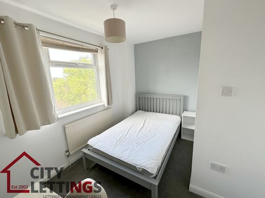 5 Bedroom Mid Terraced House - Photo 1