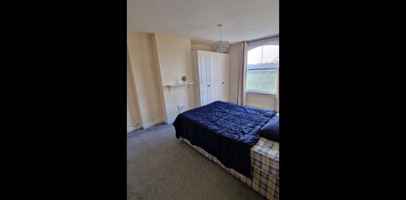 Room in a Shared Flat, Bellevue Road, SW17 - Photo 2