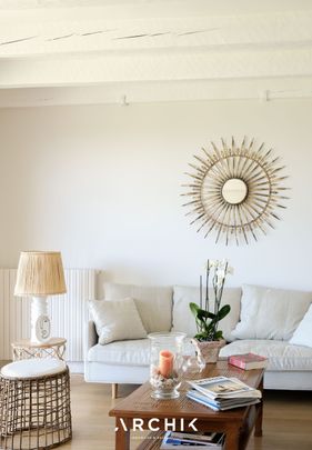 Architecture traditionnelle des années 60, cette villa de 220 m2 profite d'un emplacement idyllique en première ligne, au bord de l'eau, sur un terrain de 1 100 m2, entre le Moulleau et le Pyla. - Photo 1