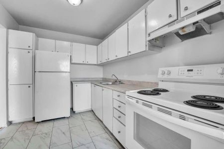 Place Charles-Albanel — 2 Bedroom - unit 409 - Photo 3