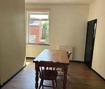 2 bedroom end of terrace house to rent - Photo 2