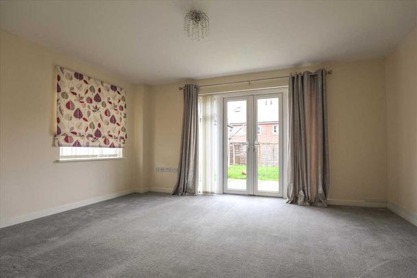 4 bedroom semi-detached house to rent - Photo 1