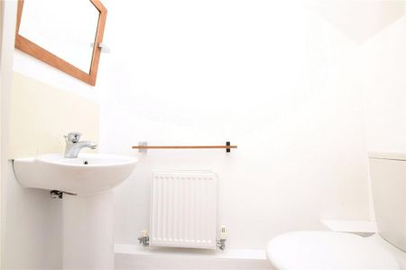 3 bedroom end of terrace house to rent - Photo 4