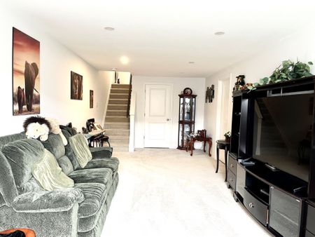 For Lease - 623 Capricorn Circle, Blossom Park - Airport and Area, Ontario - Photo 5