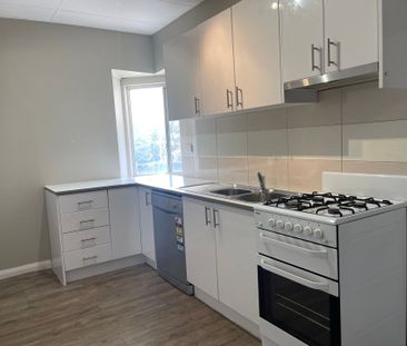 2 Bedrooms - Central Location - Photo 2