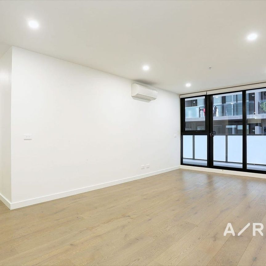 Luxury Living at The Point – Designer Apartment Opposite Westfield Doncaster - Photo 1