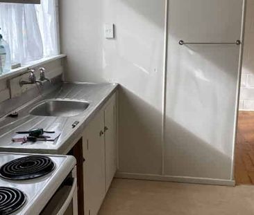 Spacious Family Home in Prime Location! - Photo 3