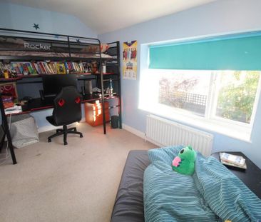 4 bedroom end of terrace house to rent - Photo 4