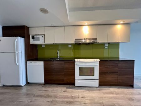 For Lease - 121 Mcmahon Drive Unit# 1505, Toronto, Ontario - Photo 2