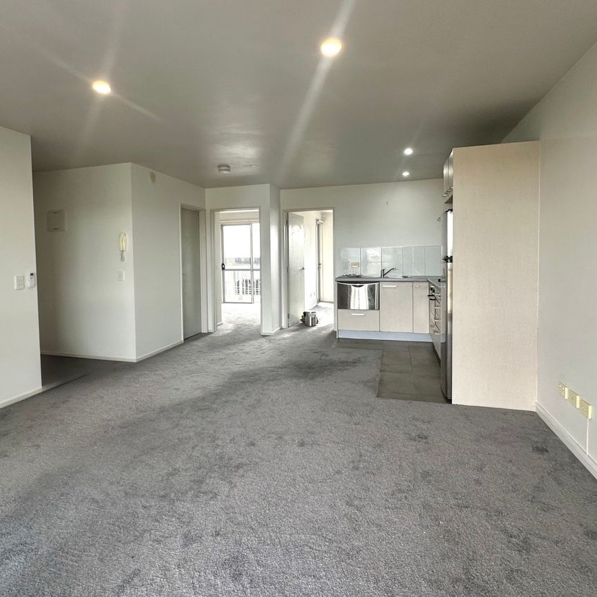 Modern Apartment in the Heart of Flat Bush - Photo 1