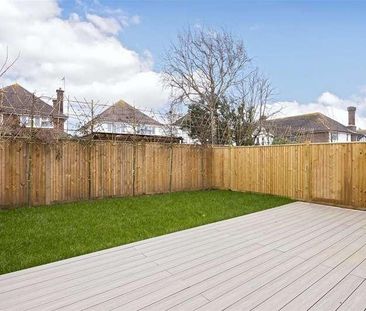 East Avenue, Worthing, BN12 - Photo 3