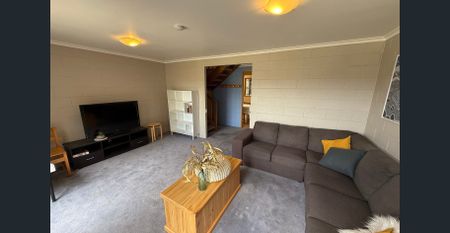Modern, Low-Maintenance Living in a Quiet Jindabyne Location - Photo 5