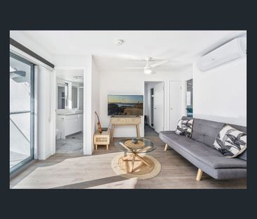 Two bedroom apartment within walking distance to the Broadwater - Photo 2