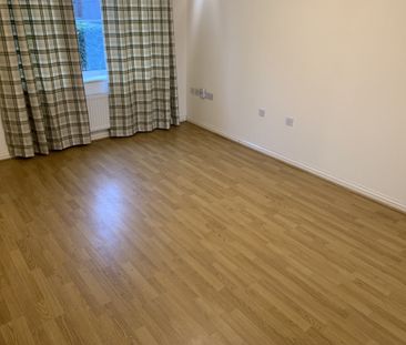 Tamarisk Drive, Great Yarmouth, Caister-On-Sea - Photo 4