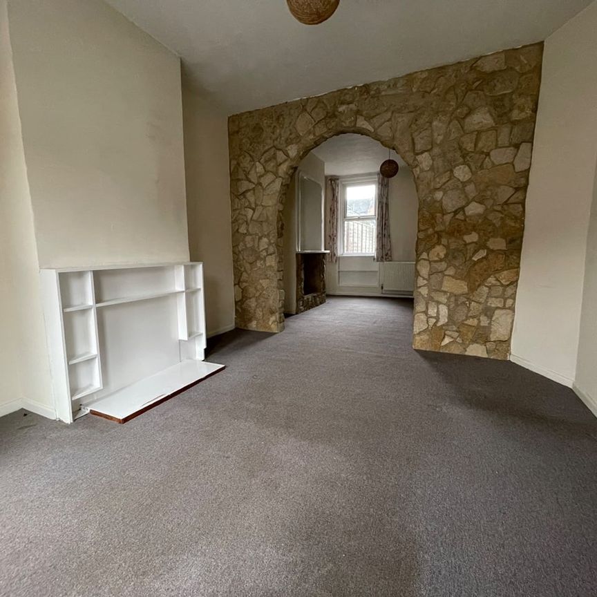 3 Bed Terraced House, Mortimer Road, SO19 - Photo 1