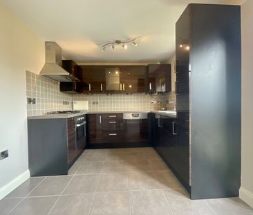 2 bedroom Semi-Detached House to let - Photo 4