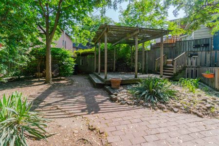 For Lease - 215-217 Carlton Street Unit# Unit 1, Toronto, Ontario - Photo 5