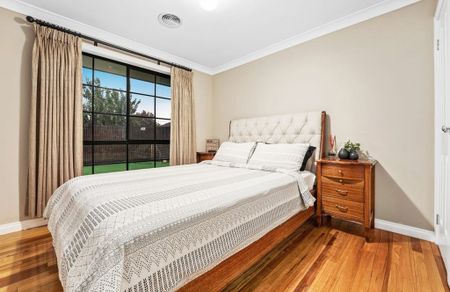Spacious 5-Bedroom Family Home in a Prime Altona Meadows Location - Photo 5