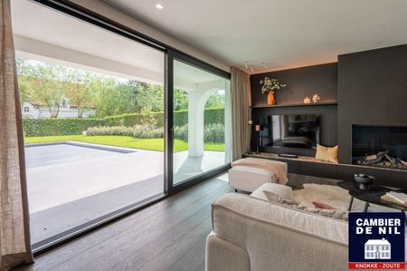 Ruime, volledig gerenoveerde villa aan de rand van het Zoute - Photo 2
