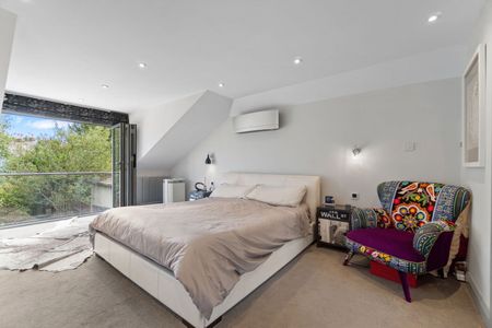 River Mount, Walton-on-Thames, KT12 - Photo 5